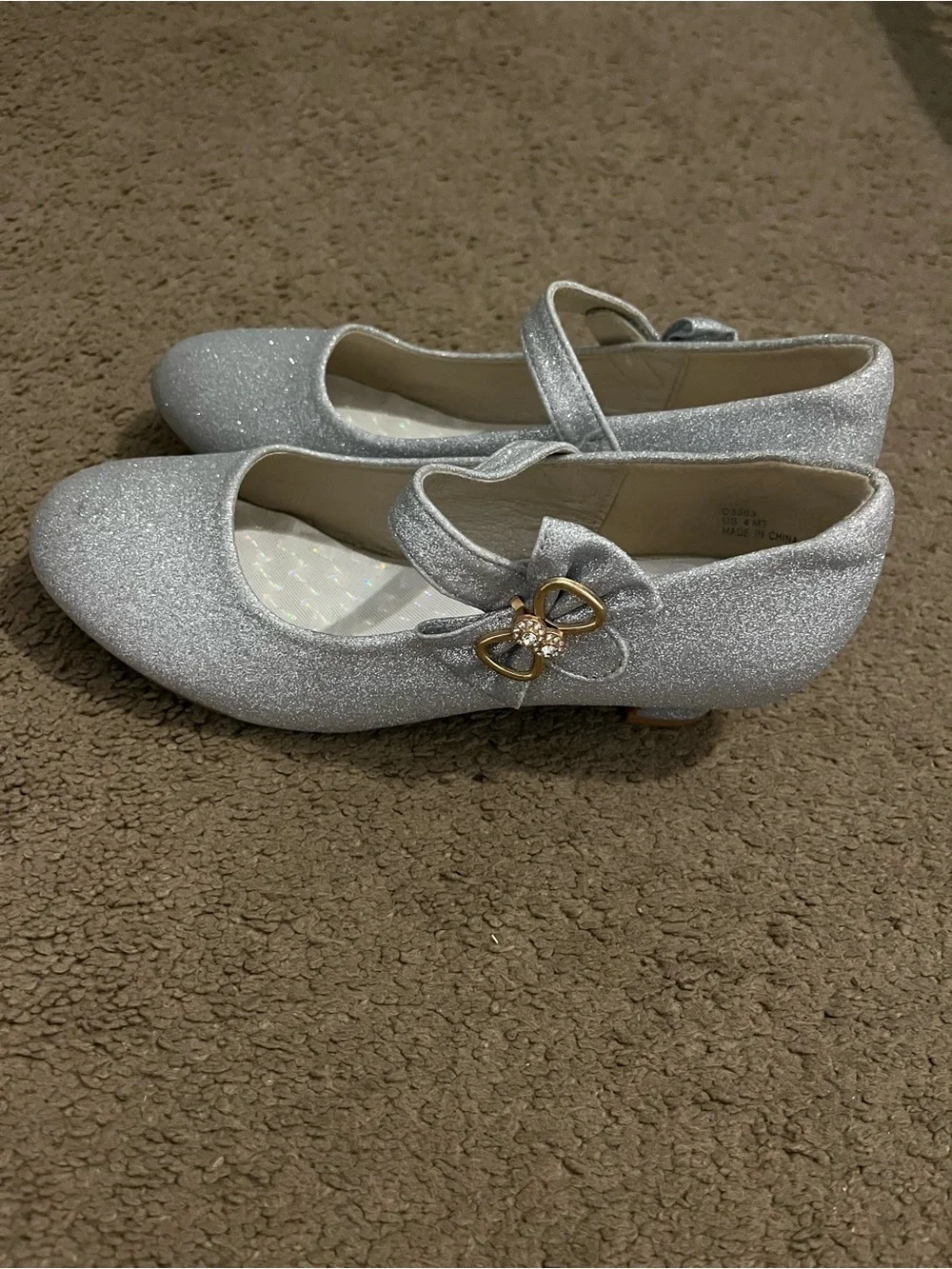 Dufannie Girls Sparkle Silver Mary Jane Dress Shoes with Bow Accent
